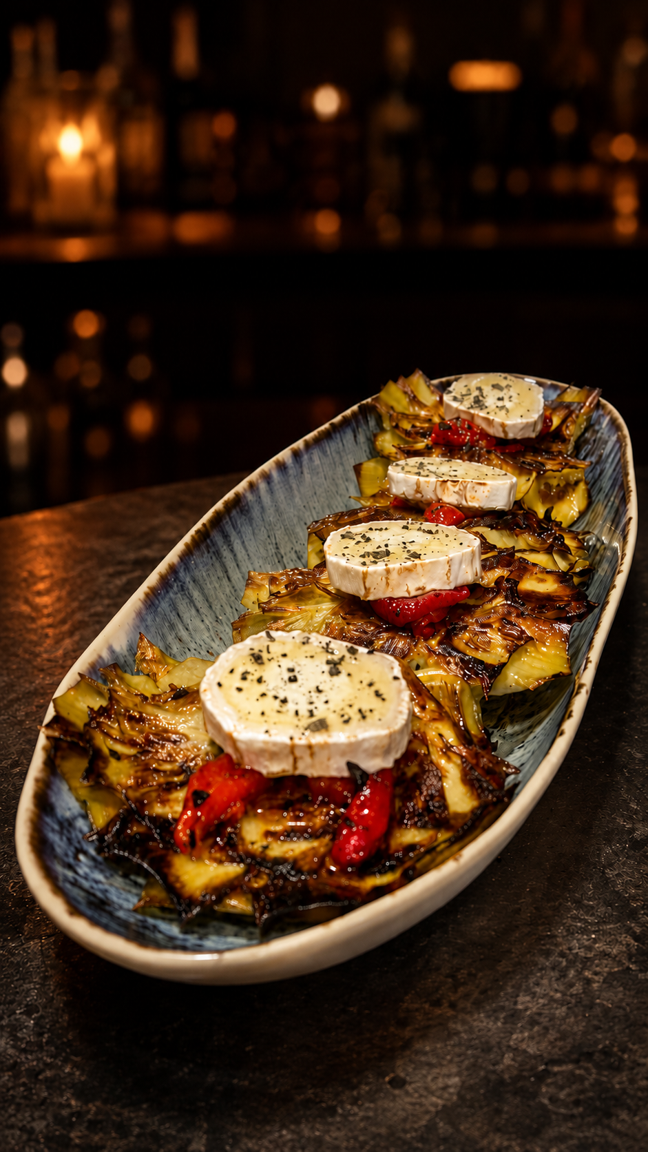 Alcachofas con pimientos al Oporto y queso de cabra en Tapas y Pintxos Goya de Móstoles